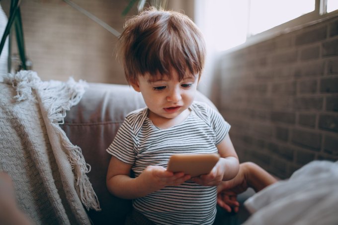 Jak brak telefonu wpływa na mózg dziecka?